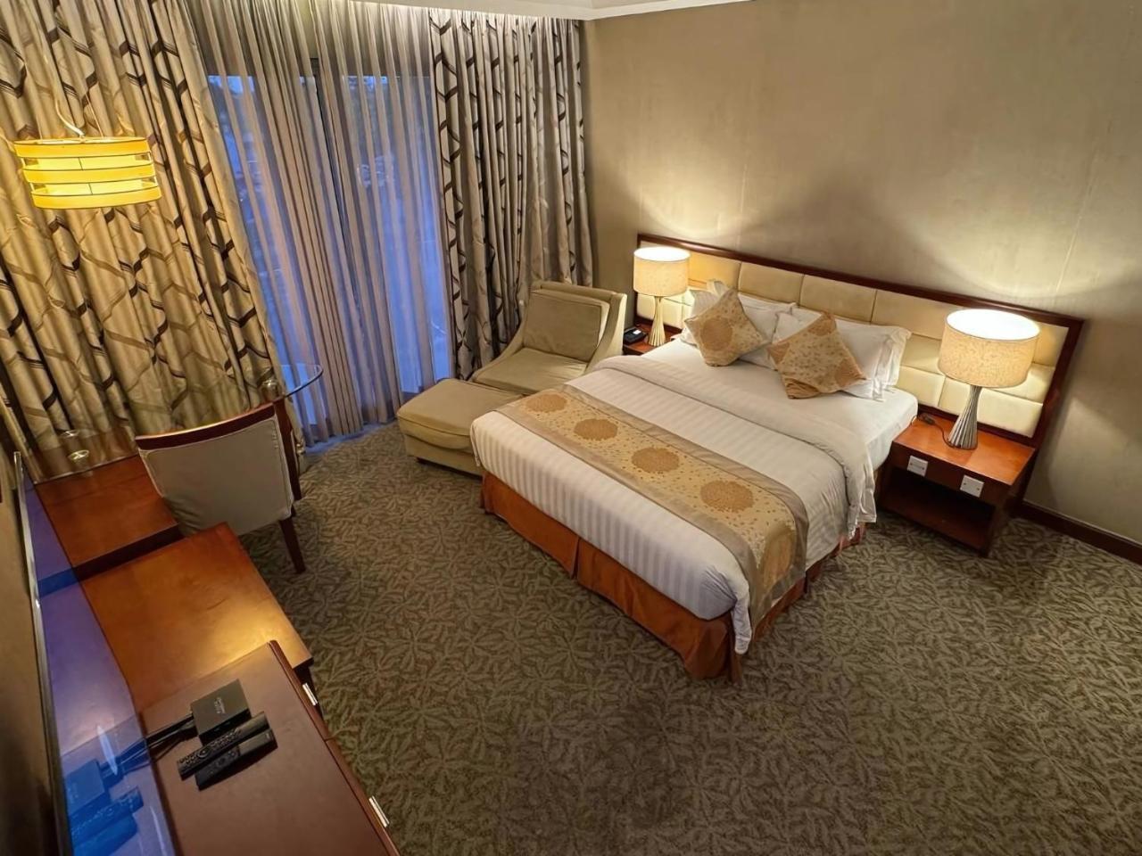 The Avenue Plaza Hotel Нага Экстерьер фото