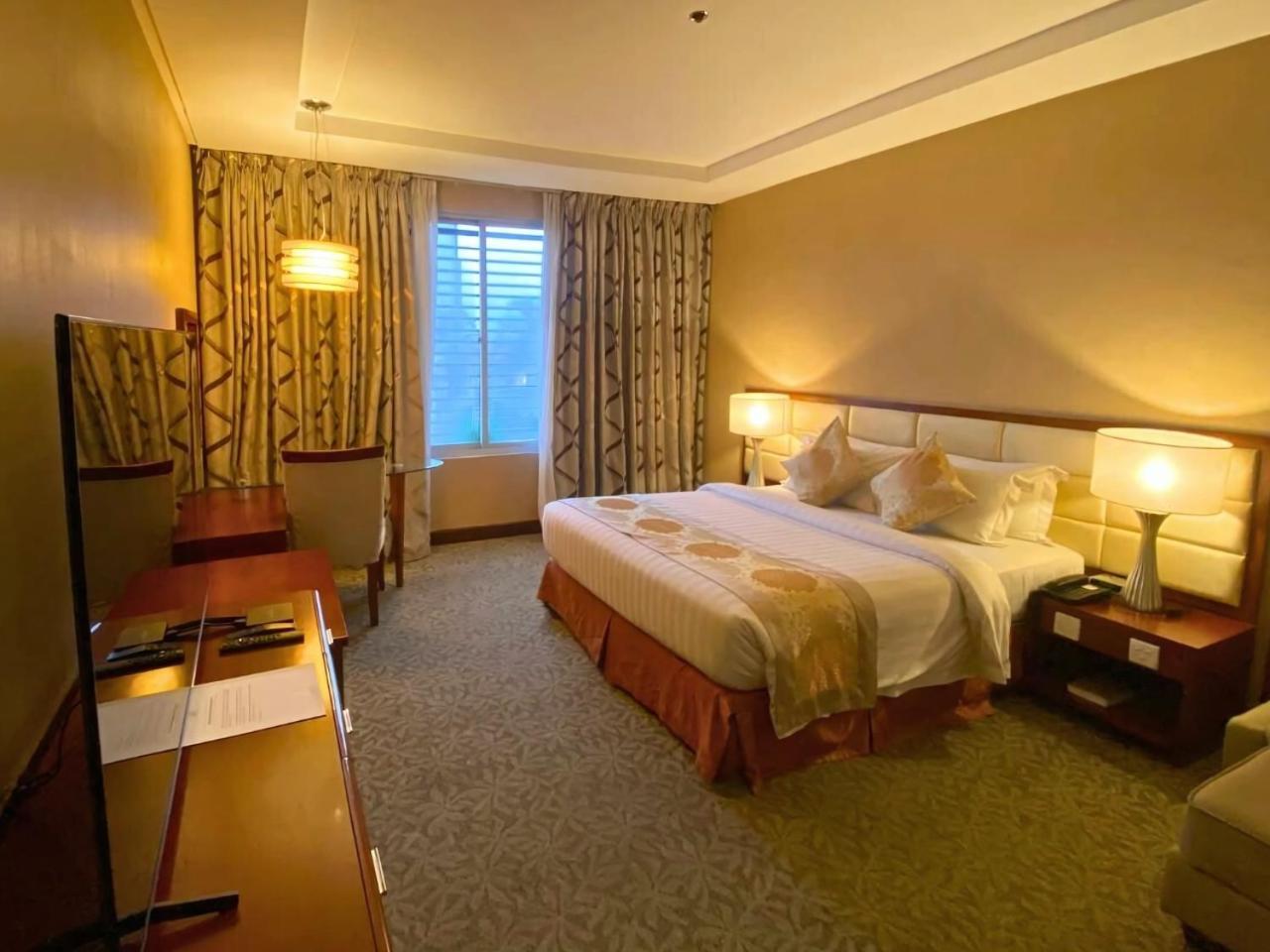 The Avenue Plaza Hotel Нага Экстерьер фото