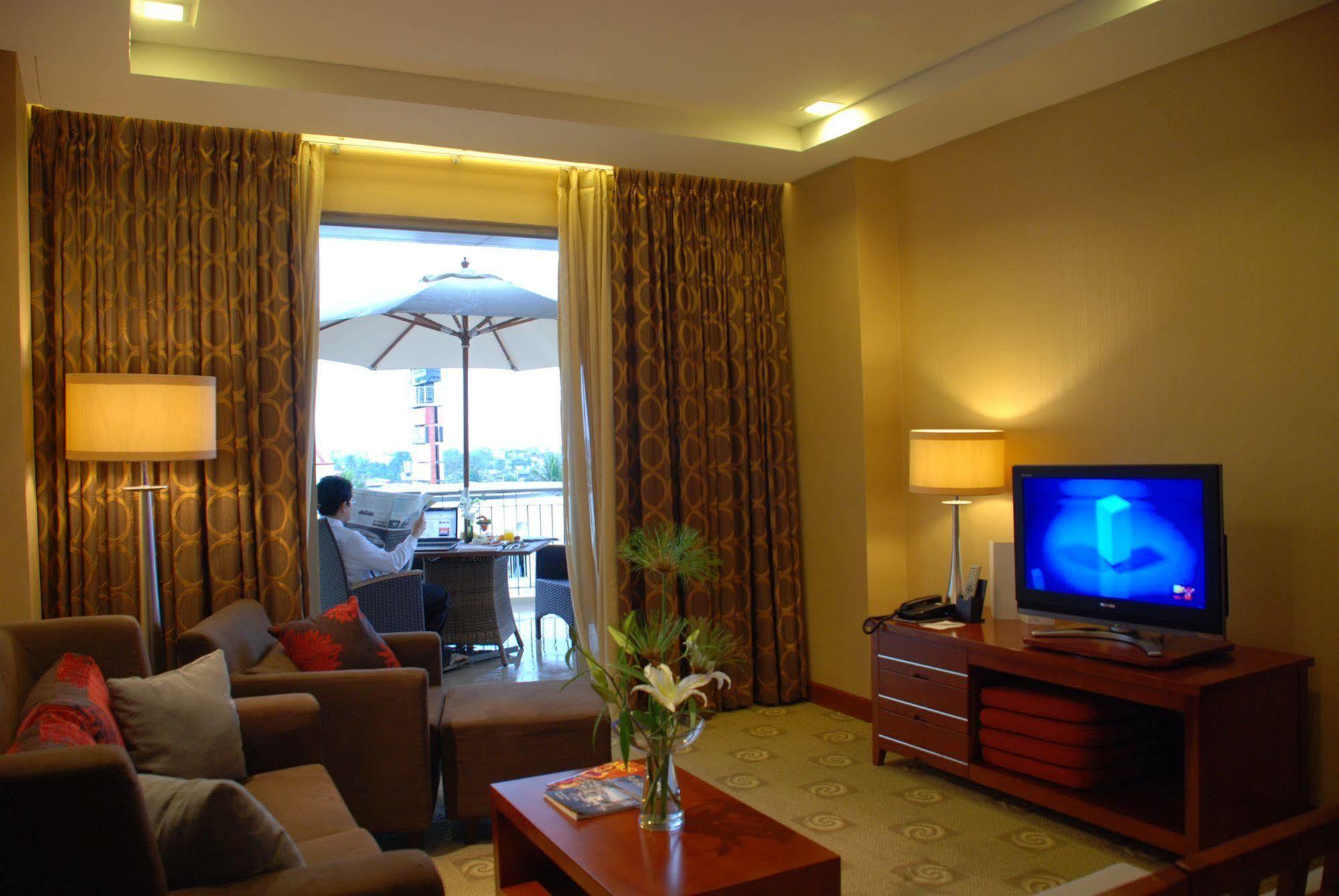 The Avenue Plaza Hotel Нага Экстерьер фото