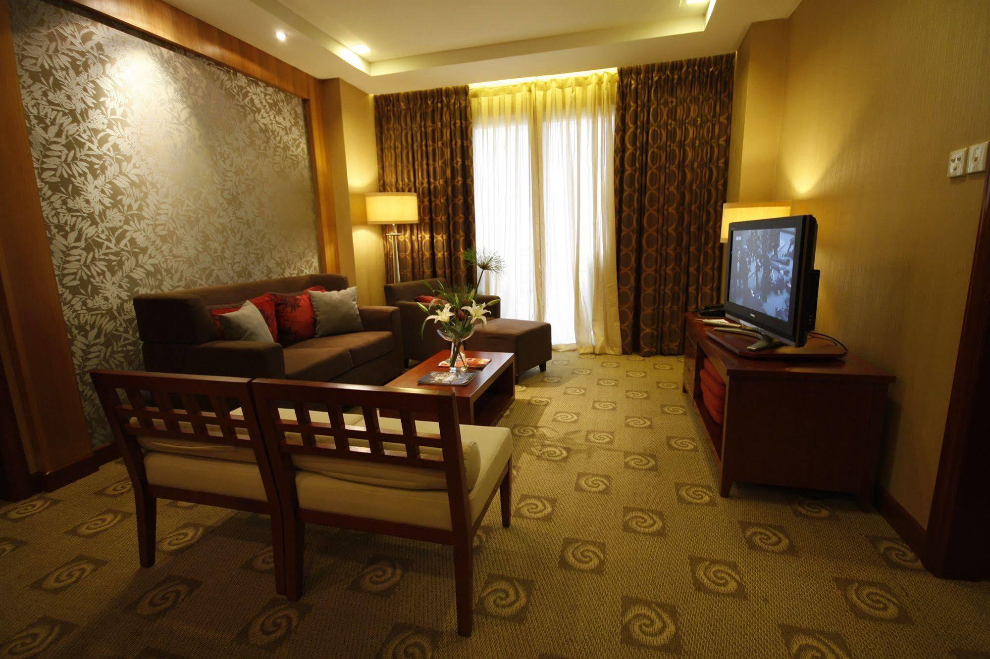 The Avenue Plaza Hotel Нага Экстерьер фото