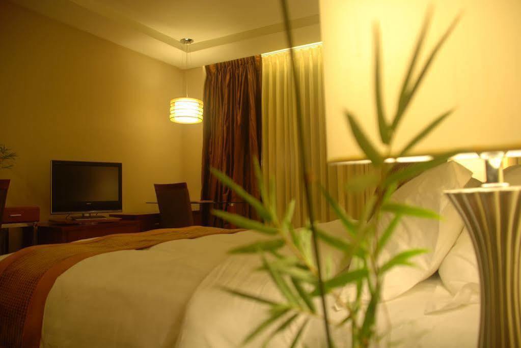 The Avenue Plaza Hotel Нага Экстерьер фото